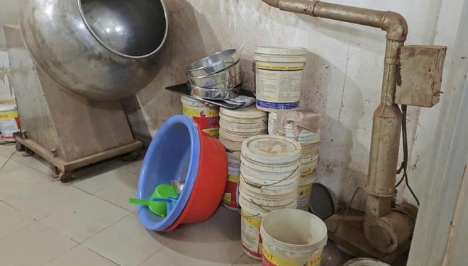 Công an TPHCM triệt phá đường dây sản xuất, buôn bán thuốc đông dược trái phép quy mô lớn- Ảnh 6. Công an TPHCM triệt phá đường dây sản xuất, buôn bán thuốc đông dược trái phép quy mô lớn- Ảnh 6.