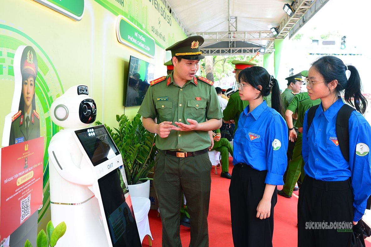 Một ngày trải nghiệm 'Tổ quốc bình yên' giữa lòng Thủ đô- Ảnh 4.