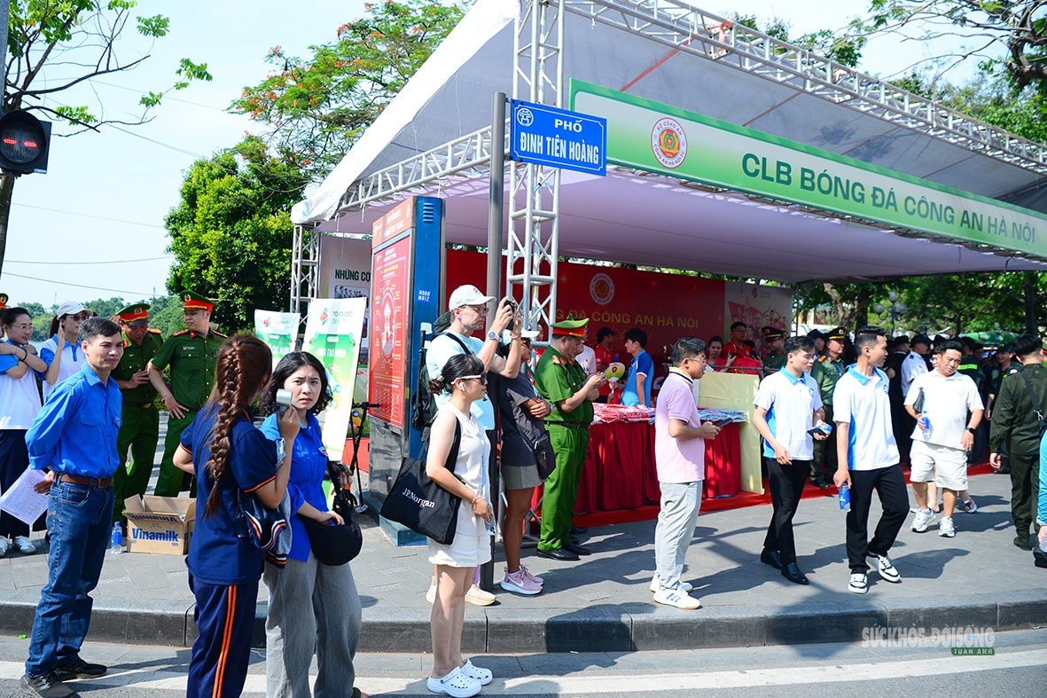Một ngày trải nghiệm 'Tổ quốc bình yên' giữa lòng Thủ đô- Ảnh 11.