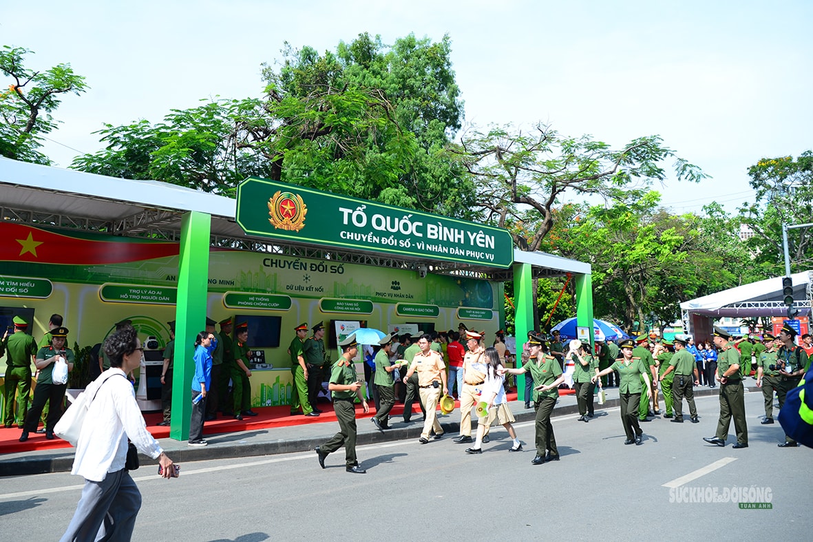 Một ngày trải nghiệm 'Tổ quốc bình yên' giữa lòng Thủ đô- Ảnh 2.