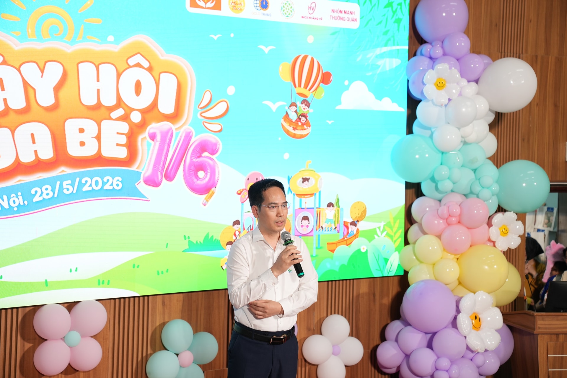 Mang Tết Thiếu nhi đủ đầy đến với những em nhỏ đang điều trị trong bệnh viện- Ảnh 1. Mang Tết Thiếu nhi đủ đầy đến với những em nhỏ đang điều trị trong bệnh viện- Ảnh 1.