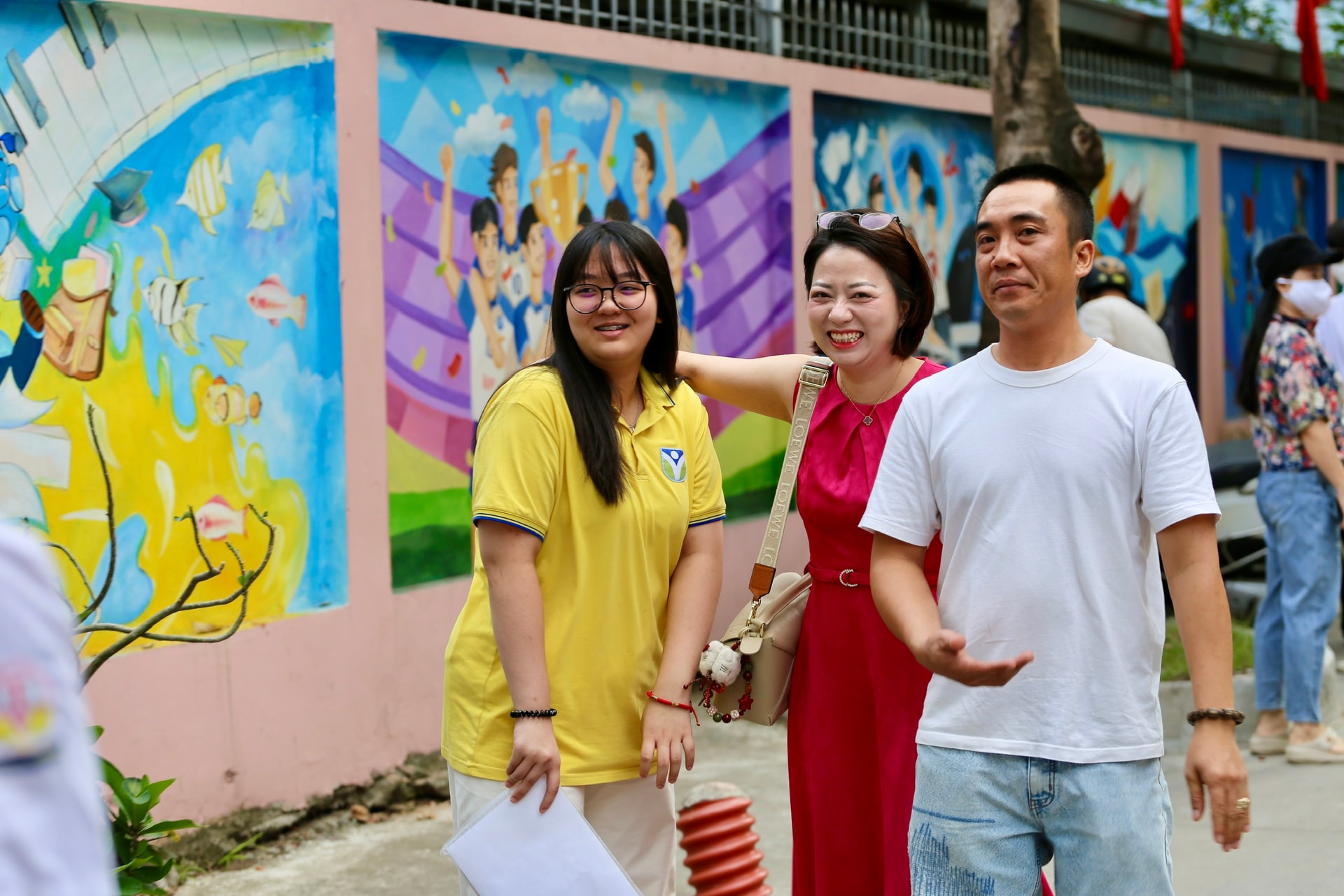 Sĩ tử Hà Nội tự tin bước vào kỳ thi tuyển sinh lớp 10- Ảnh 1. Sĩ tử Hà Nội tự tin bước vào kỳ thi tuyển sinh lớp 10- Ảnh 1.