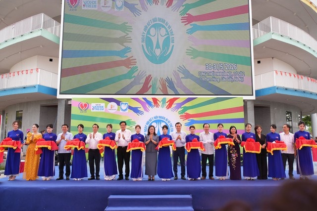Lan tỏa yêu thương đến trẻ em yếu thế tại 'Ngày hội kết nối nhân ái vì trẻ em' ở Hà Nội- Ảnh 1.