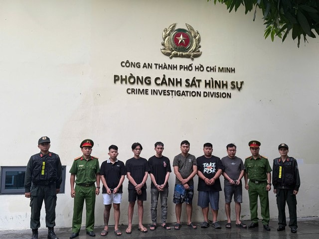 Triệt phá vụ cướp tiệm vàng, bắt 6 đối tượng sau 48 giờ truy xét- Ảnh 1. Triệt phá vụ cướp tiệm vàng, bắt 6 đối tượng sau 48 giờ truy xét- Ảnh 1.