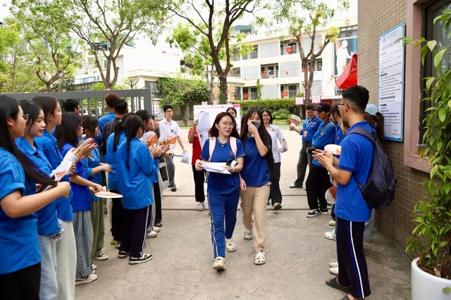 Giáo viên nói gì về đề thi Ngữ văn lớp 10 năm nay?- Ảnh 5. Giáo viên nói gì về đề thi Ngữ văn lớp 10 năm nay?- Ảnh 5.