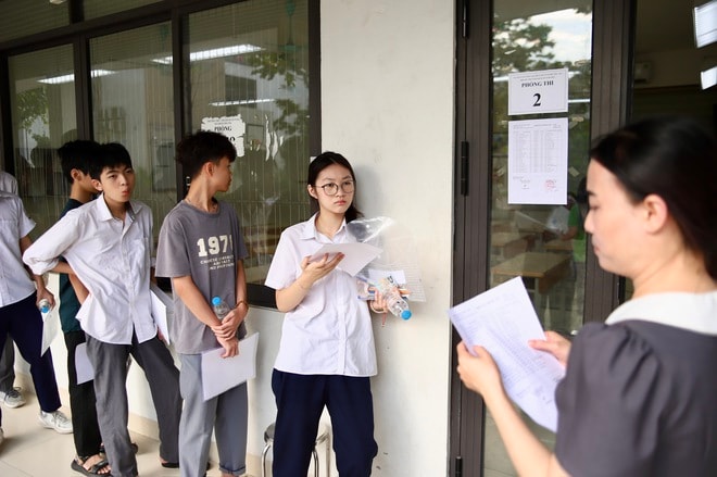 Sĩ tử Hà Nội tự tin bước vào kỳ thi tuyển sinh lớp 10- Ảnh 6. Sĩ tử Hà Nội tự tin bước vào kỳ thi tuyển sinh lớp 10- Ảnh 6.
