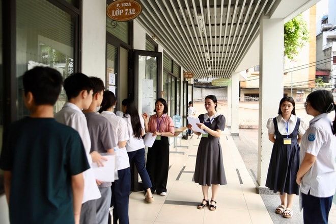 Sĩ tử Hà Nội tự tin bước vào kỳ thi tuyển sinh lớp 10- Ảnh 7. Sĩ tử Hà Nội tự tin bước vào kỳ thi tuyển sinh lớp 10- Ảnh 7.
