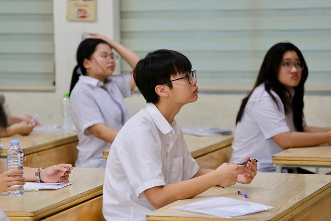 Sĩ tử Hà Nội tự tin bước vào kỳ thi tuyển sinh lớp 10- Ảnh 11. Sĩ tử Hà Nội tự tin bước vào kỳ thi tuyển sinh lớp 10- Ảnh 11.