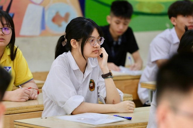 Sĩ tử Hà Nội tự tin bước vào kỳ thi tuyển sinh lớp 10- Ảnh 12. Sĩ tử Hà Nội tự tin bước vào kỳ thi tuyển sinh lớp 10- Ảnh 12.