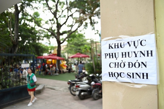 Sĩ tử Hà Nội tự tin bước vào kỳ thi tuyển sinh lớp 10- Ảnh 13. Sĩ tử Hà Nội tự tin bước vào kỳ thi tuyển sinh lớp 10- Ảnh 13.