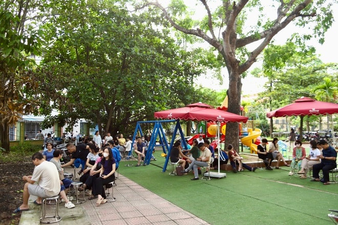 Sĩ tử Hà Nội tự tin bước vào kỳ thi tuyển sinh lớp 10- Ảnh 14. Sĩ tử Hà Nội tự tin bước vào kỳ thi tuyển sinh lớp 10- Ảnh 14.