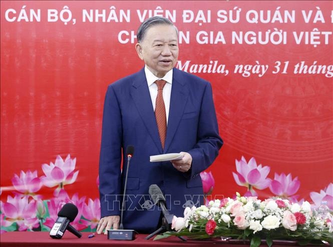 Tổng Bí thư, Chủ tịch nước và Phu nhân gặp gỡ cộng đồng người Việt Nam tại Philippines- Ảnh 2. Tổng Bí thư, Chủ tịch nước và Phu nhân gặp gỡ cộng đồng người Việt Nam tại Philippines- Ảnh 2.