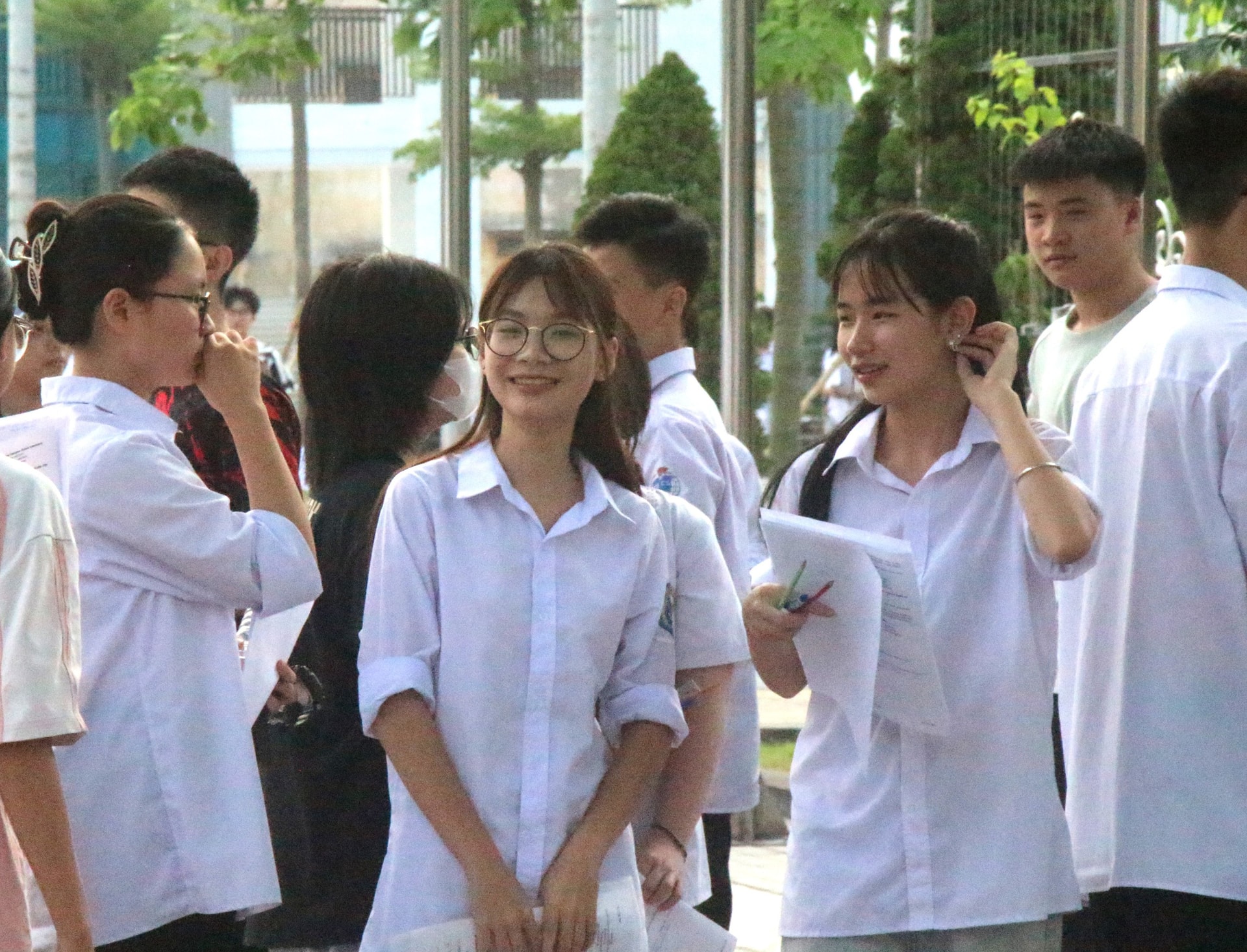 Thí sinh Hải Phòng 'thở phào' sau môn thi đầu tiên vào lớp 10- Ảnh 6. Thí sinh Hải Phòng 'thở phào' sau môn thi đầu tiên vào lớp 10- Ảnh 6.