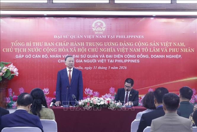 Tổng Bí thư, Chủ tịch nước và Phu nhân gặp gỡ cộng đồng người Việt Nam tại Philippines- Ảnh 1. Tổng Bí thư, Chủ tịch nước và Phu nhân gặp gỡ cộng đồng người Việt Nam tại Philippines- Ảnh 1.