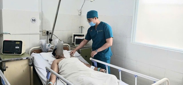 Chi tiết các khoản đãi ngộ cho bác sĩ làm việc ở Khánh Hòa- Ảnh 2.