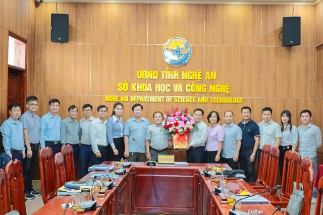 Kết quả tuyển chọn thực hiện đề tài 'Nghiên cứu xây dựng quy trình công nghệ chiết xuất hoạt chất sinh học sản xuất mỹ phẩm từ dược liệu bản địa Organic trên địa bàn tỉnh Nghệ An'- Ảnh 1. Kết quả tuyển chọn thực hiện đề tài 'Nghiên cứu xây dựng quy trình công nghệ chiết xuất hoạt chất sinh học sản xuất mỹ phẩm từ dược liệu bản địa Organic trên địa bàn tỉnh Nghệ An'- Ảnh 1.