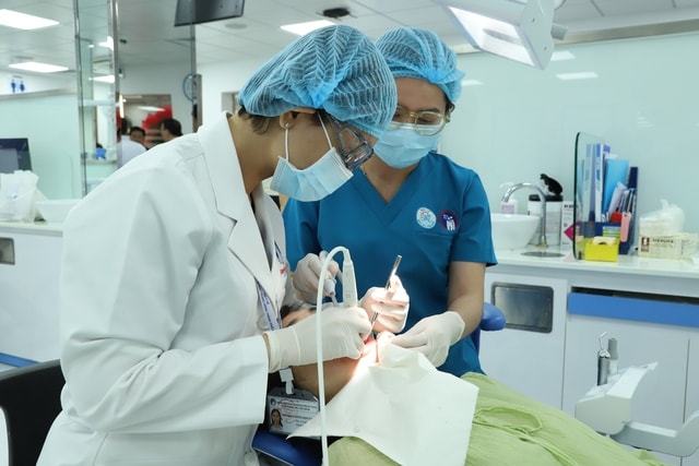 TPHCM khám sàng lọc bệnh tim mạch và chăm sóc răng miệng miễn phí cho trẻ em- Ảnh 1.