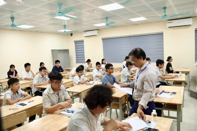 Kỳ thi vào lớp 10 Hà Nội kết thúc với 4 trường hợp vi phạm quy chế- Ảnh 1. Kỳ thi vào lớp 10 Hà Nội kết thúc với 4 trường hợp vi phạm quy chế- Ảnh 1.