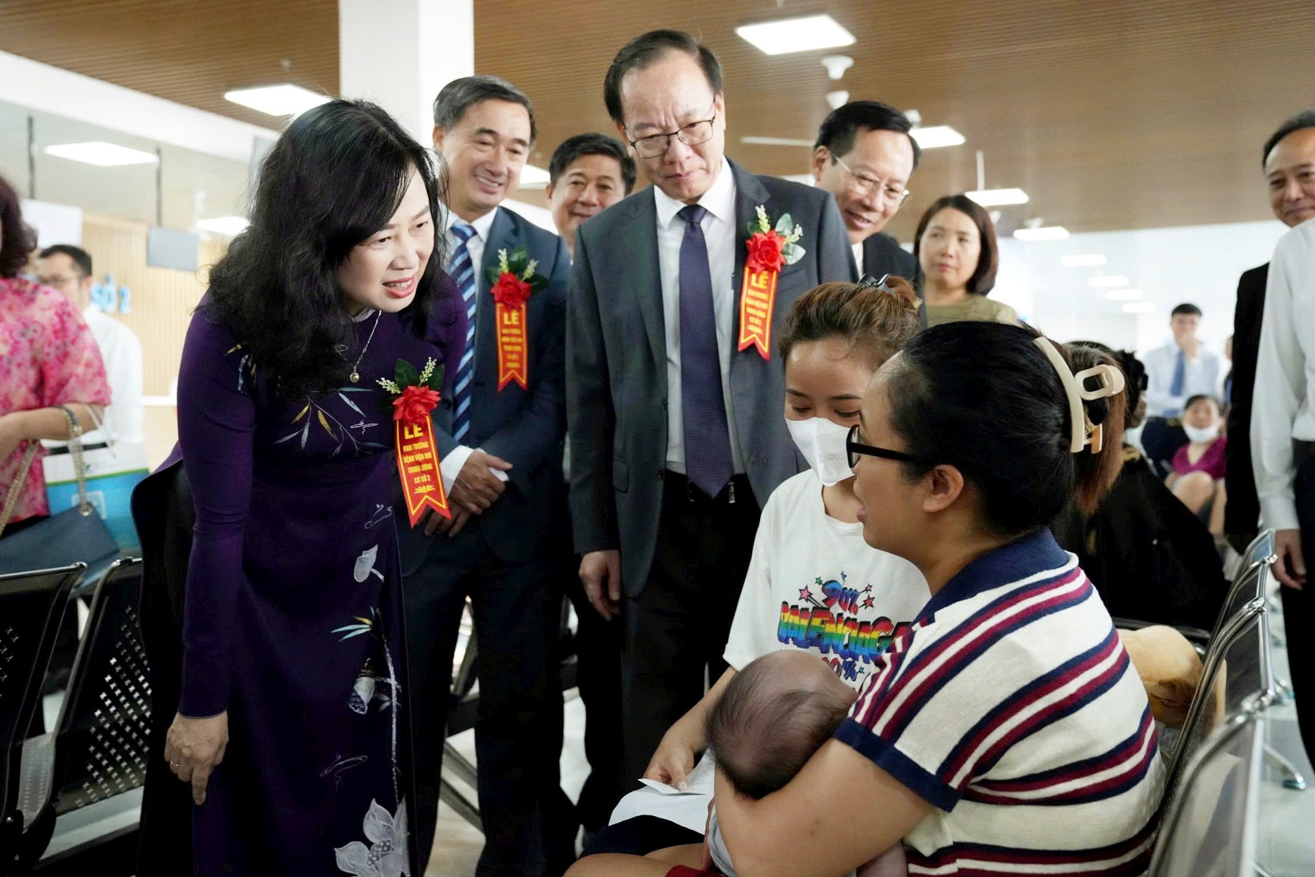 Bộ trưởng Đào Hồng Lan: Cơ sở 2 Bệnh viện Nhi Trung ương góp phần giảm tải, nâng cao chất lượng khám chữa bệnh cho trẻ em- Ảnh 1. Bộ trưởng Đào Hồng Lan: Cơ sở 2 Bệnh viện Nhi Trung ương góp phần giảm tải, nâng cao chất lượng khám chữa bệnh cho trẻ em- Ảnh 1.