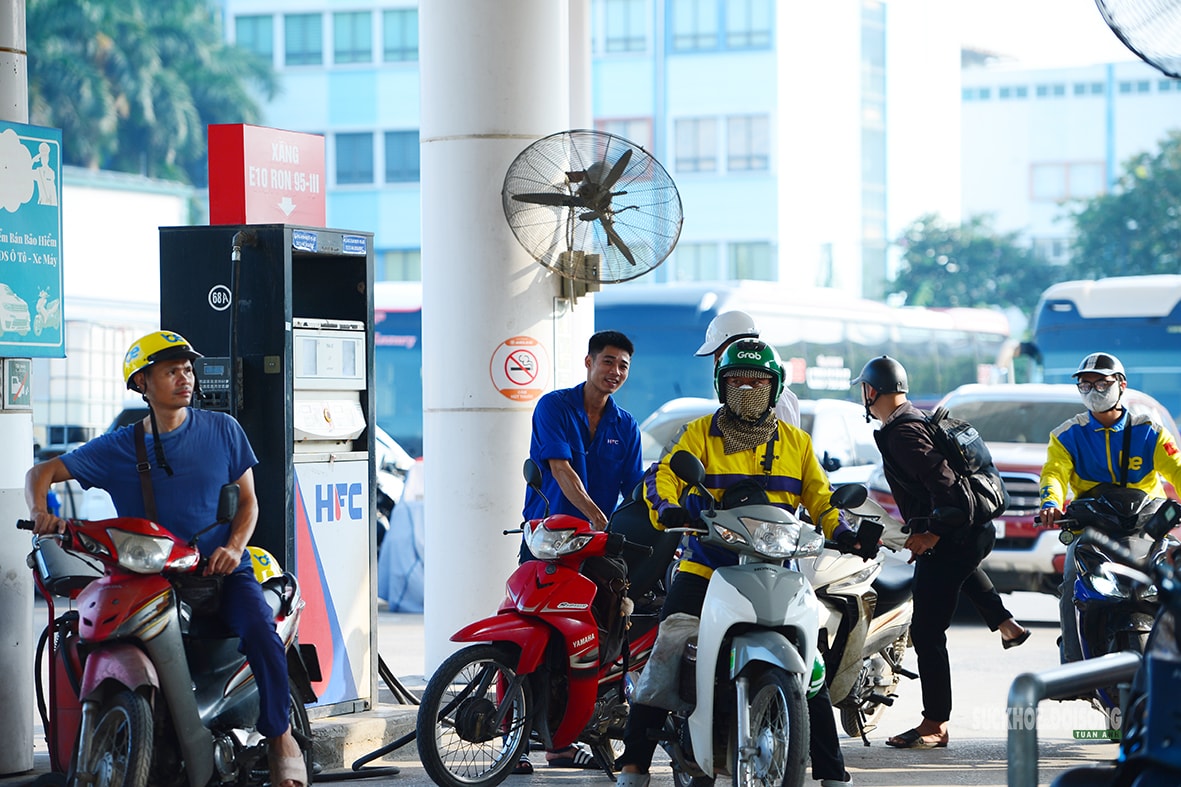Ngày đầu xăng E10 chính thức bán ra thị trường- Ảnh 3.