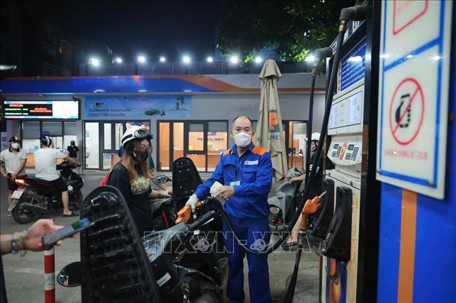 Hà Nội trước thời điểm chuyển đổi xăng E10- Ảnh 1.
