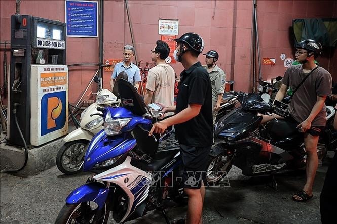 Hà Nội trước thời điểm chuyển đổi xăng E10- Ảnh 7.