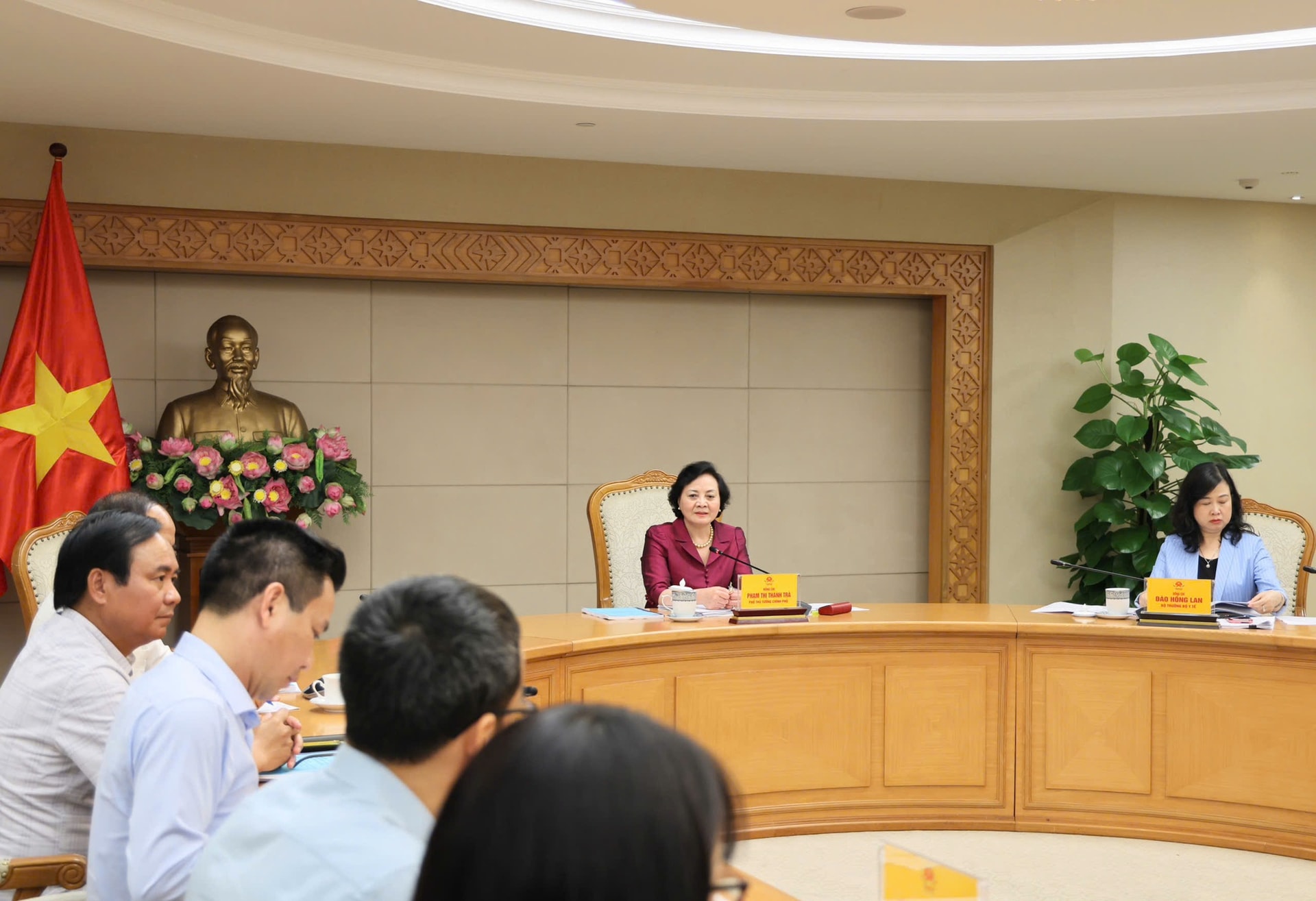 Hoàn thiện bộ máy quản lý ATTP theo hướng một đầu mối để khắc phục tình trạng 'cắt khúc', chồng chéo - Ảnh 2. Hoàn thiện bộ máy quản lý ATTP theo hướng một đầu mối để khắc phục tình trạng 'cắt khúc', chồng chéo - Ảnh 2.