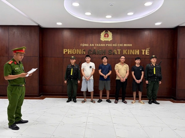 Hơn 1.000 tấn giá đỗ ngâm 'nước kẹo' tuồn vào các chợ, quán ăn ở Bình Thạnh, Gò Vấp cũ- Ảnh 1.
