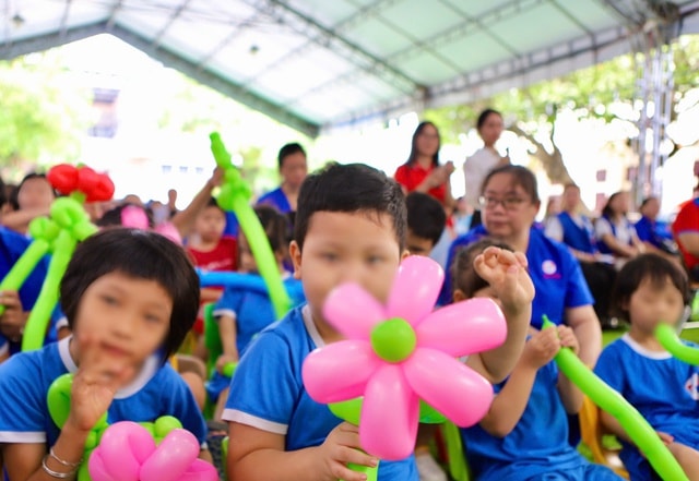 Trao yêu thương, tiếp nghị lực cho trẻ em khuyết tật nhân ngày Quốc tế Thiếu nhi 1/6- Ảnh 2. Trao yêu thương, tiếp nghị lực cho trẻ em khuyết tật nhân ngày Quốc tế Thiếu nhi 1/6- Ảnh 2.