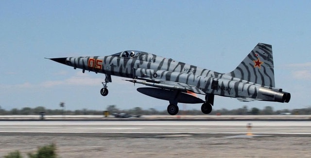 Vì sao Hải quân Mỹ buộc phải cho loạt tiêm kích F-5 Tiger II 'về hưu'?- Ảnh 1. Vì sao Hải quân Mỹ buộc phải cho loạt tiêm kích F-5 Tiger II 'về hưu'?- Ảnh 1.