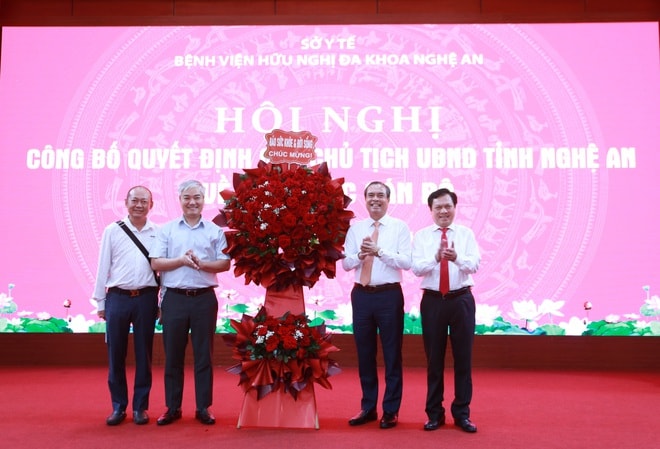 Tân Giám đốc Bệnh viện Hữu nghị Đa khoa Nghệ An: Xây dựng bệnh viện thông minh, chuyên nghiệp và hiện đại- Ảnh 6. Tân Giám đốc Bệnh viện Hữu nghị Đa khoa Nghệ An: Xây dựng bệnh viện thông minh, chuyên nghiệp và hiện đại- Ảnh 6.