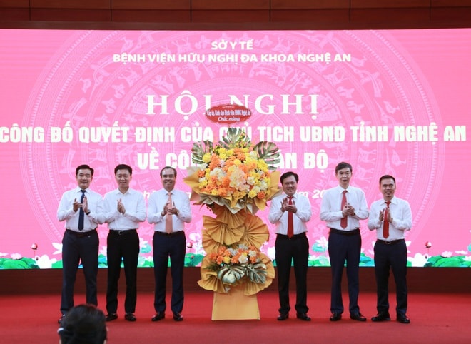 Tân Giám đốc Bệnh viện Hữu nghị Đa khoa Nghệ An: Xây dựng bệnh viện thông minh, chuyên nghiệp và hiện đại- Ảnh 7. Tân Giám đốc Bệnh viện Hữu nghị Đa khoa Nghệ An: Xây dựng bệnh viện thông minh, chuyên nghiệp và hiện đại- Ảnh 7.
