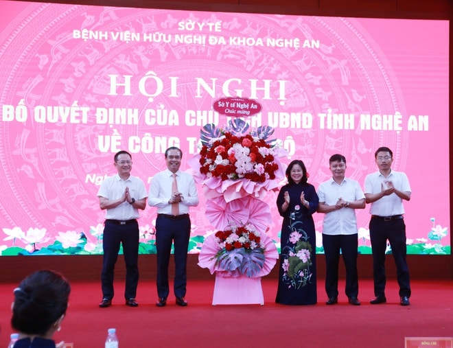 Tân Giám đốc Bệnh viện Hữu nghị Đa khoa Nghệ An: Xây dựng bệnh viện thông minh, chuyên nghiệp và hiện đại- Ảnh 5. Tân Giám đốc Bệnh viện Hữu nghị Đa khoa Nghệ An: Xây dựng bệnh viện thông minh, chuyên nghiệp và hiện đại- Ảnh 5.