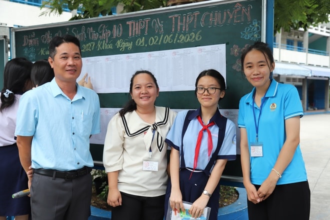 TPHCM: Phụ huynh thấp thỏm, thí sinh quyết tâm trong kỳ thi lớp 10 lớn nhất từ trước tới nay- Ảnh 5.