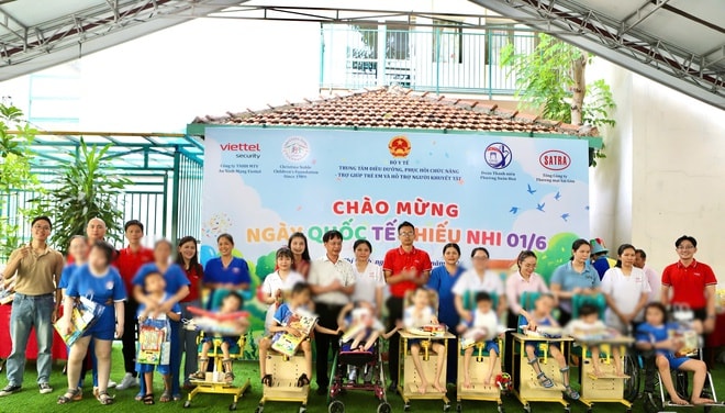 Trao yêu thương, tiếp nghị lực cho trẻ em khuyết tật nhân ngày Quốc tế Thiếu nhi 1/6- Ảnh 8. Trao yêu thương, tiếp nghị lực cho trẻ em khuyết tật nhân ngày Quốc tế Thiếu nhi 1/6- Ảnh 8.