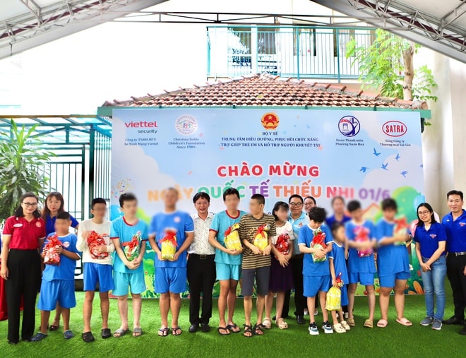 Trao yêu thương, tiếp nghị lực cho trẻ em khuyết tật nhân ngày Quốc tế Thiếu nhi 1/6- Ảnh 7. Trao yêu thương, tiếp nghị lực cho trẻ em khuyết tật nhân ngày Quốc tế Thiếu nhi 1/6- Ảnh 7.