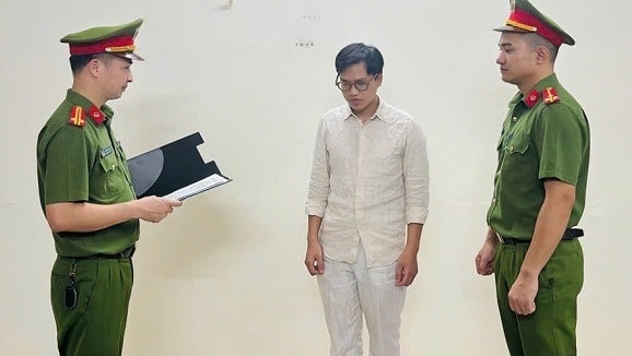 Khởi tố chủ cửa hàng Bull Sneaker về tội xâm phạm quyền sở hữu công nghiệp, thu giữ hàng hóa hơn 3,1 tỷ đồng- Ảnh 1.