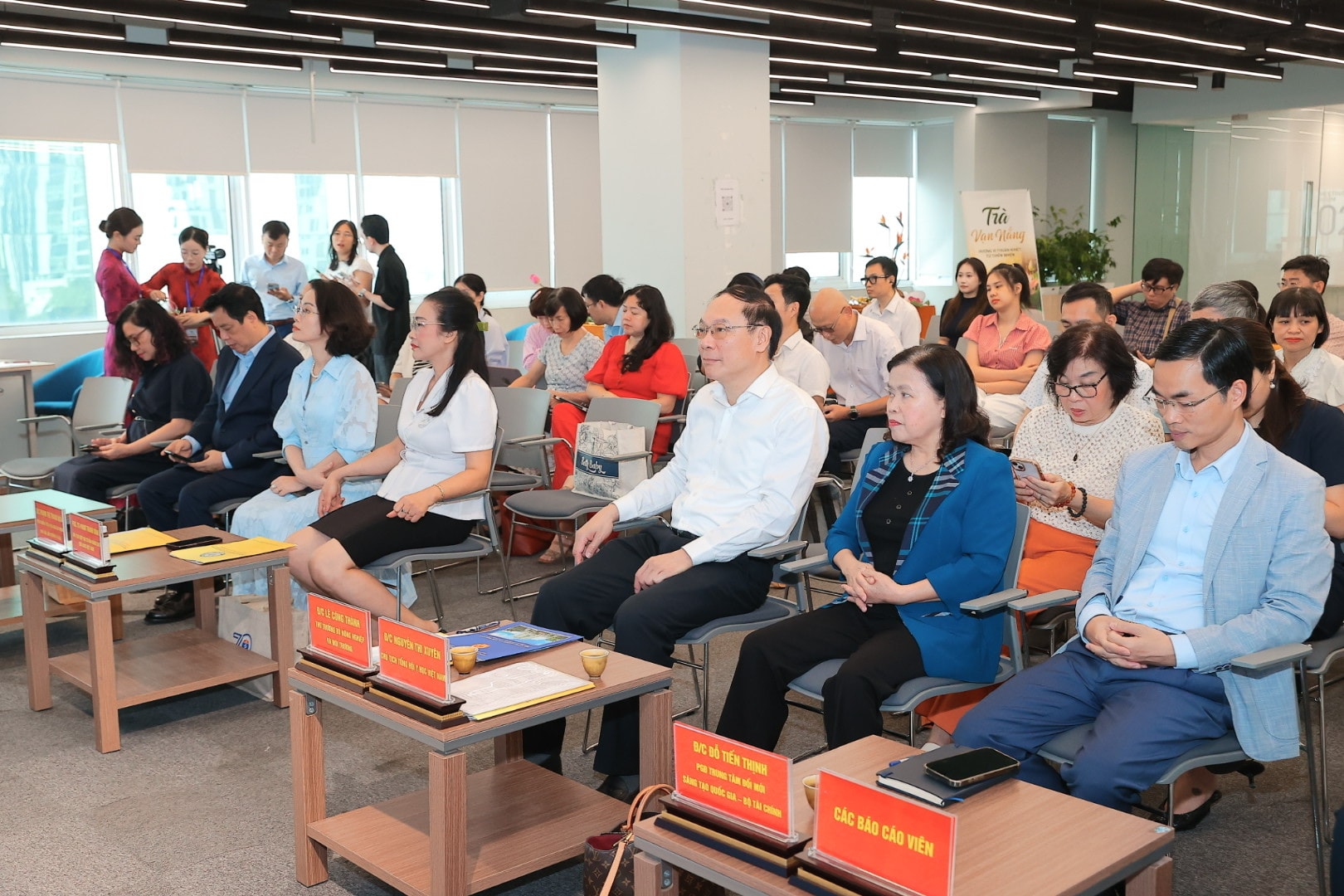 Phối hợp liên ngành kiểm soát kháng kháng sinh theo cách tiếp cận One Health- Ảnh 1. Phối hợp liên ngành kiểm soát kháng kháng sinh theo cách tiếp cận One Health- Ảnh 1.