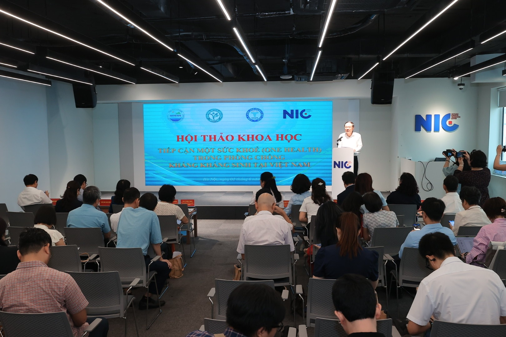 Phối hợp liên ngành kiểm soát kháng kháng sinh theo cách tiếp cận One Health- Ảnh 5. Phối hợp liên ngành kiểm soát kháng kháng sinh theo cách tiếp cận One Health- Ảnh 5.