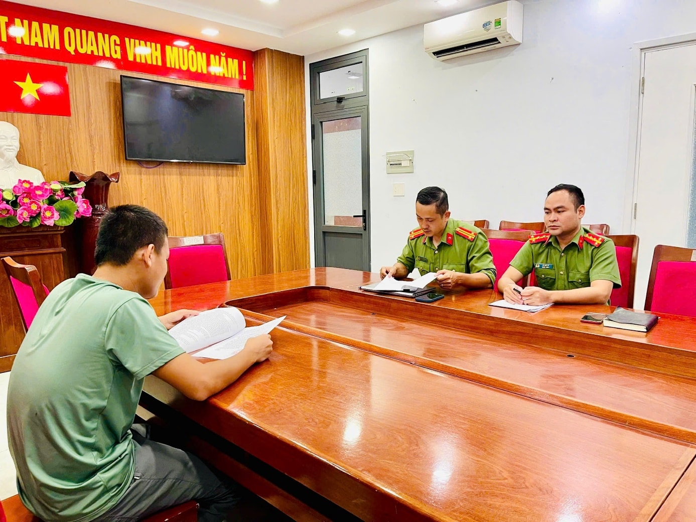 Giao dịch thanh toán khống qua máy POS, một hộ kinh doanh bị phạt hơn 137 triệu đồng- Ảnh 1.