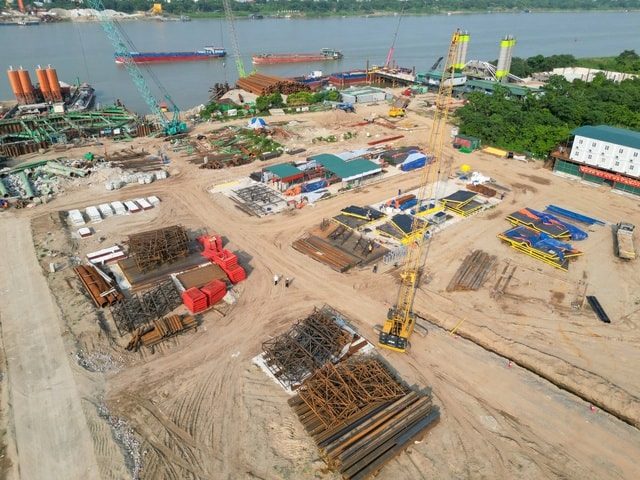 Phá dỡ loạt công trình tại phường Hồng Hà phục vụ thi công cầu Tứ Liên - Ảnh 10. Phá dỡ loạt công trình tại phường Hồng Hà phục vụ thi công cầu Tứ Liên - Ảnh 10.