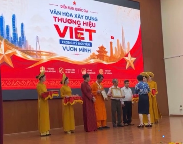 Vì sao ông Nguyễn Tiến Nam từng được trao chứng nhận 'Gương người tốt, việc tốt trong công tác nhân đạo'?- Ảnh 2.