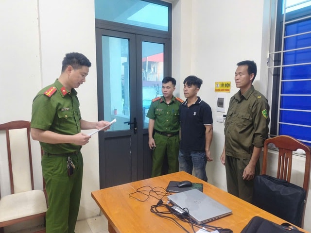 Gây tai nạn làm 2 người trọng thương rồi bỏ trốn- Ảnh 1. Gây tai nạn làm 2 người trọng thương rồi bỏ trốn- Ảnh 1.