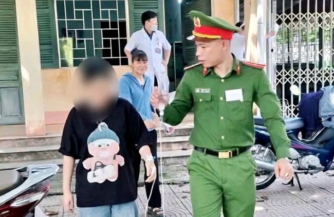Bị rết cắn vẫn cố dự thi, nữ sinh phải nhập viện giữa giờ làm bài- Ảnh 1.