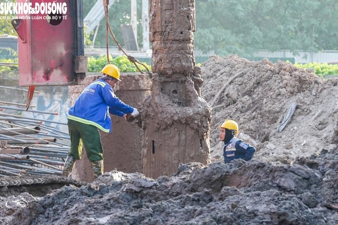 Phá dỡ loạt công trình tại phường Hồng Hà phục vụ thi công cầu Tứ Liên - Ảnh 12. Phá dỡ loạt công trình tại phường Hồng Hà phục vụ thi công cầu Tứ Liên - Ảnh 12.