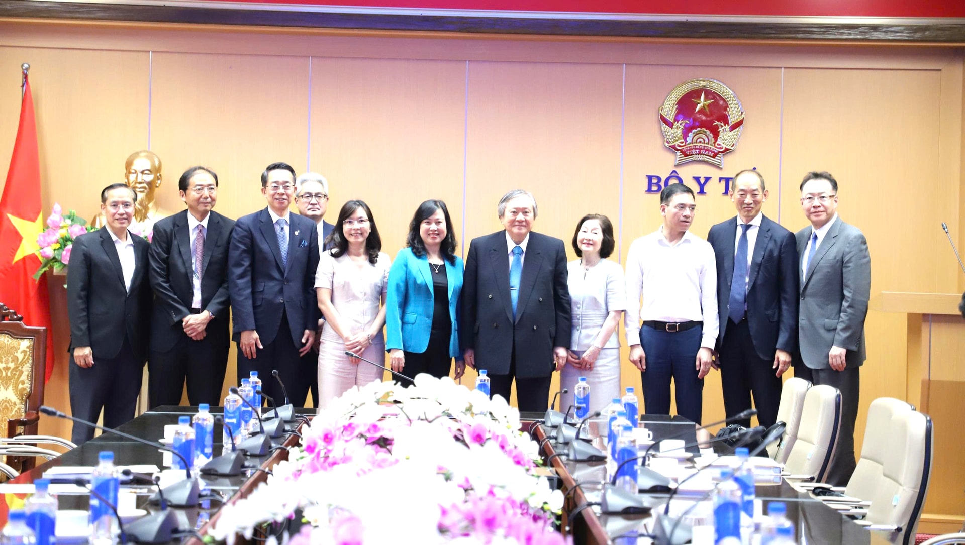 Bộ trưởng Đào Hồng Lan tiếp Chủ tịch trường Đại học Quốc tế Y tế phúc lợi Nhật Bản- Ảnh 4. Bộ trưởng Đào Hồng Lan tiếp Chủ tịch trường Đại học Quốc tế Y tế phúc lợi Nhật Bản- Ảnh 4.