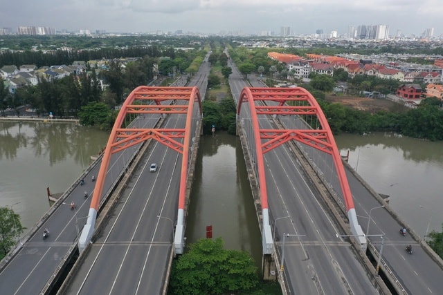 Toàn cảnh đại lộ Nguyễn Văn Linh trước đề xuất xây dựng đường trên cao- Ảnh 3.