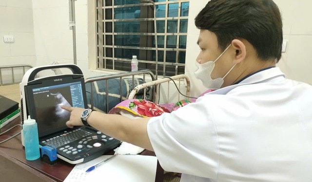 Giám đốc Sở Y tế Điện Biên: Ưu tiên đưa cán bộ Y tế giỏi từ tỉnh về cơ sở khám chữa bệnh cho người dân- Ảnh 2.