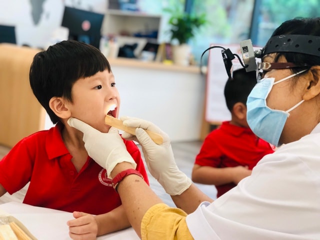 100% học sinh, sinh viên sẽ được khám sức khỏe ít nhất 1 lần/năm- Ảnh 1.