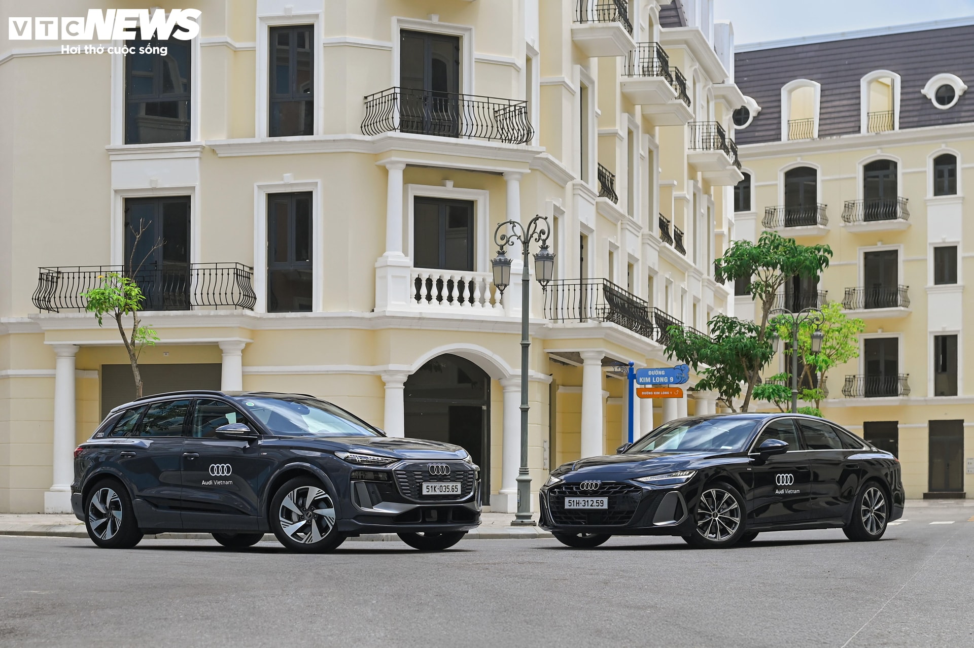 Mẫu xe thuần điện mới Audi Q6 e-tron nhận mức giảm giá trực tiếp 200 triệu đồng trong dịp hè năm 2026.
